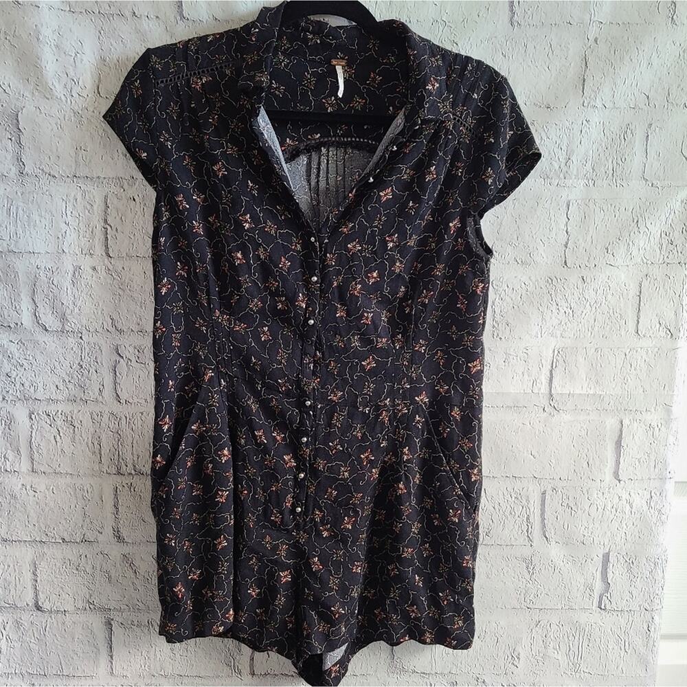 Free‎ People Debbie Dot Floral Cottage Button Up Romper - Picture 2 of 13